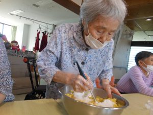 砂糖を入れ混ぜると甘いいい匂いが・・・(*^-^*)